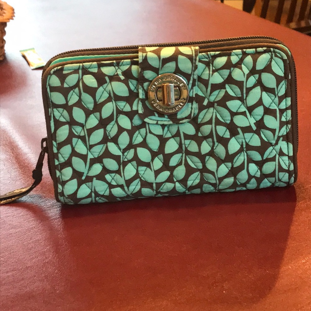 Vera Bradley - Picture 2 of 6